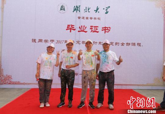 beat365官方网站上演“欢乐送”校长寄语毕业生不辜负时代