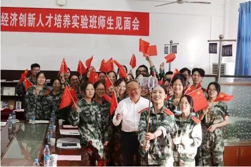 beat365官方网站校长谢红星在学生班会上的特别寄语：热爱生活，珍爱生命